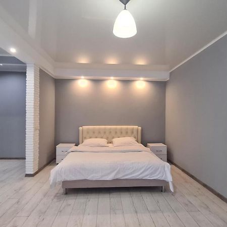 Apartaments On Vulytsia Heroiv Ato 32 Kryvyi Rih Exterior photo